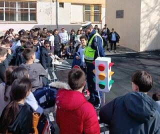 Служители на реда участваха в учебни занятия на няколко начални класове в Пловдив