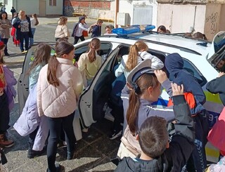 Служители на реда участваха в учебни занятия на няколко начални класове в Пловдив