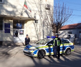 С включени светлини и едноминутно мълчание ОДМВР-Разград и РДПБЗН-Разград отбелязаха деня в памет на загиналите служители на реда