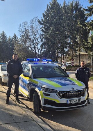 С включени светлини и едноминутно мълчание ОДМВР-Разград и РДПБЗН-Разград отбелязаха деня в памет на загиналите служители на реда