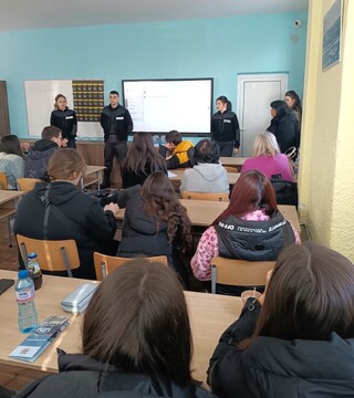 Още 16 училища се включиха в кампанията „Обучение в АМВР“
