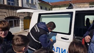 ЧЕТВЪРТОКЛАСНИЦИТЕ ОТ ДЕТСКОТО ПОЛИЦЕЙСКО УПРАВЛЕНИЕ ПРИ СУ „ЙОРДАН ЙОВКОВ“ СЕ ПРЕВЪРНАХА В КРИМИНАЛИСТИ ЗА ЕДИН ДЕН