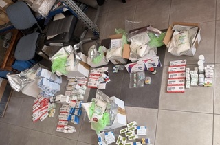 Служители на отдел „Икономическа полиция“- СДВР предотвратиха изпращането на пратки с лекарствени продукти с неясен произход за страни от ЕС