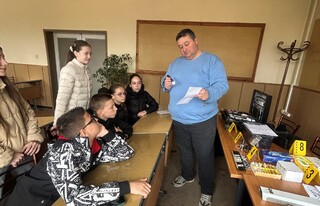 Практическо занятие по криминалистика с членовете на Детското полицейско управление в Сливница