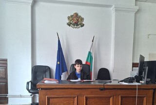 Шестокласници от ОУ “Св.св. Кирил и Методий“ във Велики Преслав, обучаващи се по програмата „Детско полицейско управление“ посетиха Районния съд в старата столица