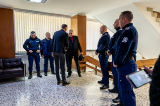 Седем полицаи и гражданин, спасили дете в Ямбол, бяха наградени с почетния знак "Герб на община Ямбол"