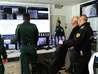 Възможностите за охрана на границите ни и противодействие на незаконната миграция бяха в центъра на посещението на министър Емил Дечев в Созопол, Малко Търново и Елхово