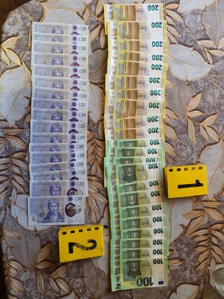 При специализирана операция на ОДМВР - Плевен са образувани три досъдебни производства за престъпления срещу политическите права на гражданите, иззети са списъци, тетрадка, тефтери с имена, 3200 евро и друга валута