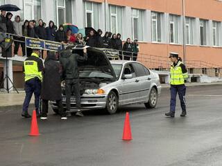 Ученици от  Шумен участваха в състезание за безопасно движение по пътищата и майсторско управление на автомобил
