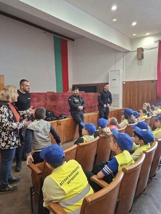 Детското полицейско управление в Сливен приключи учебната 2025/2026 година 