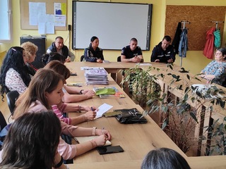 Лекция по безопасност на движението изнесоха служители от Районно управление-Лом на педагогическия персонал на местно училище