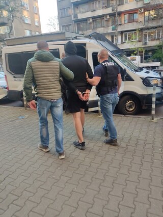 Столични полицаи разкриха добре организирана схема за източване на десетки хиляди евро чрез подправени лични документи