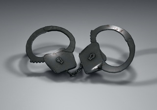 Служители на Шесто РУ задържаха 49 – годишен мъж за телефонна измама