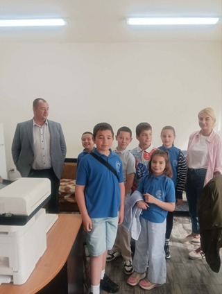 Малките полицаи от Детско полицейско управление при ЧОУ „Свети Седмочисленици“ гостуваха в РУ Ловеч, по повод деня на ученическото самоуправление