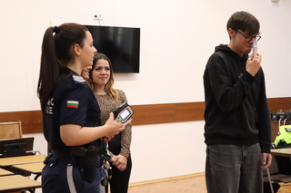 Екип на сектор „Пътна полиция“ проведе среща с гимназисти от видинското  СУ „Цар Симеон Велики“
