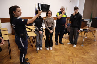 Екип на сектор „Пътна полиция“ проведе среща с гимназисти от видинското  СУ „Цар Симеон Велики“