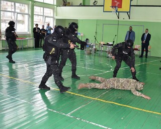 С тържество с много емоции, игри и демонстрации бе закрито Детското полицейско управление във В. Търново