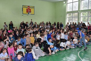 С тържество с много емоции, игри и демонстрации бе закрито Детското полицейско управление във В. Търново