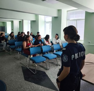 Полицейски служители проведоха поредна среща с абитуриенти в шуменско училище