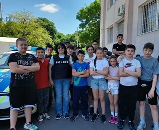 Ученици от Спортното училище и служители от "Пътна полиция" в Сливен разговаряха по теми за пътната безопасност