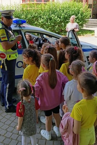 „За да няма страх, спазвай пътния знак“