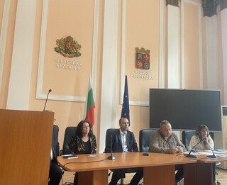 „Най-опасното разстояние не е извън дома, то е между вас!“ – национална превантивна кампания на Главна дирекция „Национална полиция“, насочена срещу употребата и разпространението на наркотични вещества