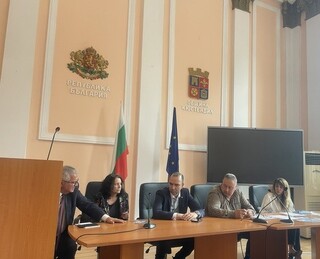 „Най-опасното разстояние не е извън дома, то е между вас!“ – национална превантивна кампания на Главна дирекция „Национална полиция“, насочена срещу употребата и разпространението на наркотични вещества