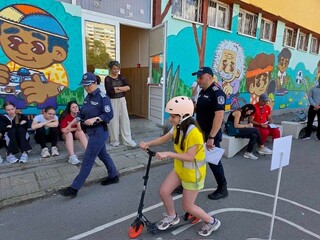 Служители на 07 РУ – СДВР проведоха информационна кампания, посветена на безопасността на движението по пътищата