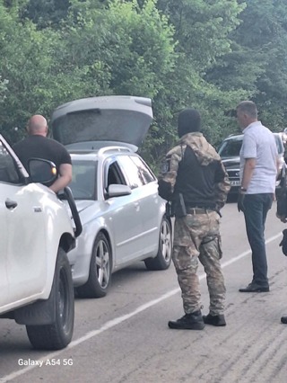 Близо килограм метамфетамин и над 80 грама марихуана иззети при полицейска акция в Радомирско