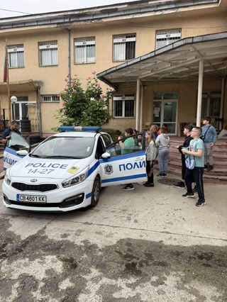 Началникът на Второ РУ – Перник връчи грамоти на участниците в „Детско полицейско управление“