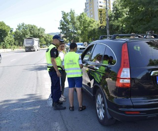 Децата от Радомир с емоционално послание към водачите в Деня за безопасност на движението