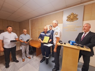 Признание за участници в издирвателната акция за откриване на удавило се семейство  в р. Струма и двете им внучетна