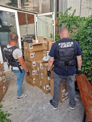 Служители на СДВР разкриха голямо количество електронни цигари без платен акциз