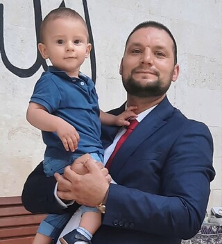 Мъж намери и върна  мъжка чанта с 5500 паунда