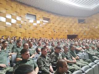Служители на ОДМВР - Шумен проведоха превантивна беседа с военнослужещи и цивилни служители