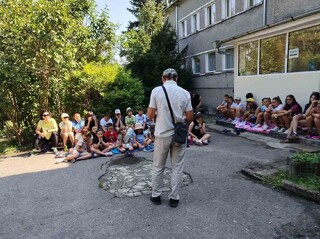 Деца от Шумен, обхванати в летни занимания, научиха днес каква е ролята на инспектора от Детска педагогическа стая и в какви случаи работи той