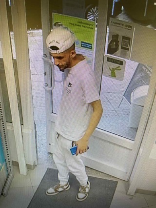 Полицията издирва извършител на кражба в търговски обект в Пловдив