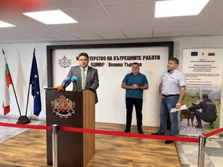 Фиктивни удостоверения за преминат годишен технически преглед откри икономическа полиция в пункт за технически прегледи в Елена