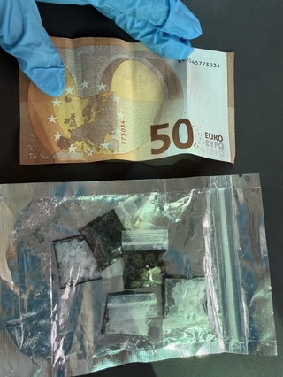 Разкрита е наркооранжерия с близо 90 растения канабис и около 3 килограма марихуана при мащабна операция на СДВР