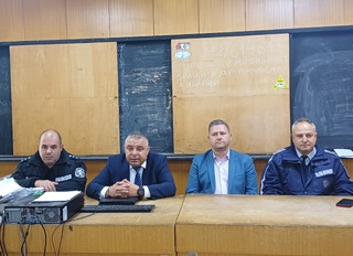 Директорът на ОДМВР-Стара Загора старши комисар Димитър Машов представи днес пред състава новия началник на сектор „Пътна полиция“ при ОДМВР-Стара Загора главен инспектор Димитър Димитров
