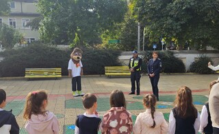 Открит урок по образователната кампания „Пресичам безопасно с Теди“ се проведе в Начално училище „Димитър Благоев“ в Стара Загора