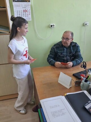 Полицаи от РУ-Кубрат и доброволци от БЧК с послания на „есенния лист“ към водачите на превозни средства