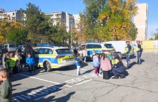В сектор „Пътна полиция“ се проведе открита беседа за безопасността на пътя с деца от ДГ „Щастливо детство“