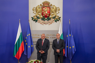 Prime Minister Rumen Radev Honours 15 Ministry of Interior Officers for Outstanding Performance