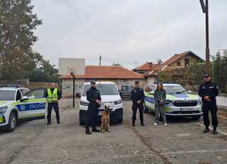 Екипи на полицията и пожарната се срещнаха с деца от детските градини в община Тунджа