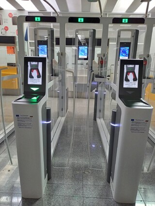 Автоматизирана електронна система регистрира движението на граждани извън ЕС