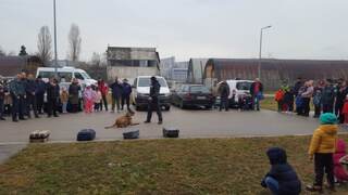 Дядо Коледа и Снежанка пристигнаха с хеликоптер на „Гранична полиция“