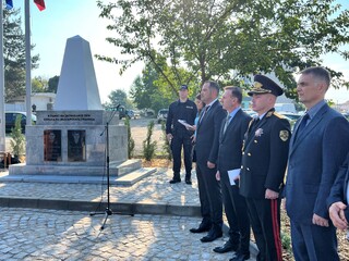 Паметник на загиналите граничари старши лейтенант Илия Великов и младши инспектор Петър Бъчваров е открит в Елхово