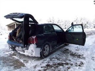 Гранични полицаи от РДГП - Смолян задържаха двама мъже, прекарвали нелегални имигранти