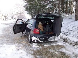 Гранични полицаи от РДГП - Смолян задържаха двама мъже, прекарвали нелегални имигранти